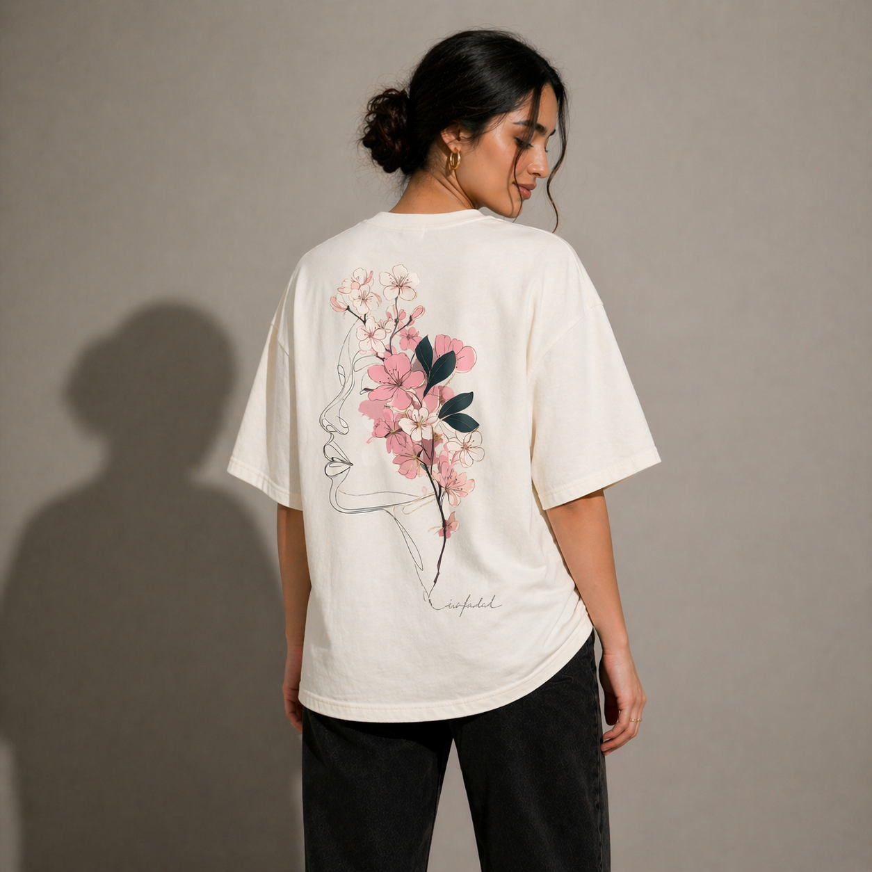 Floral portrait – Women’s Oversized T-Shirt