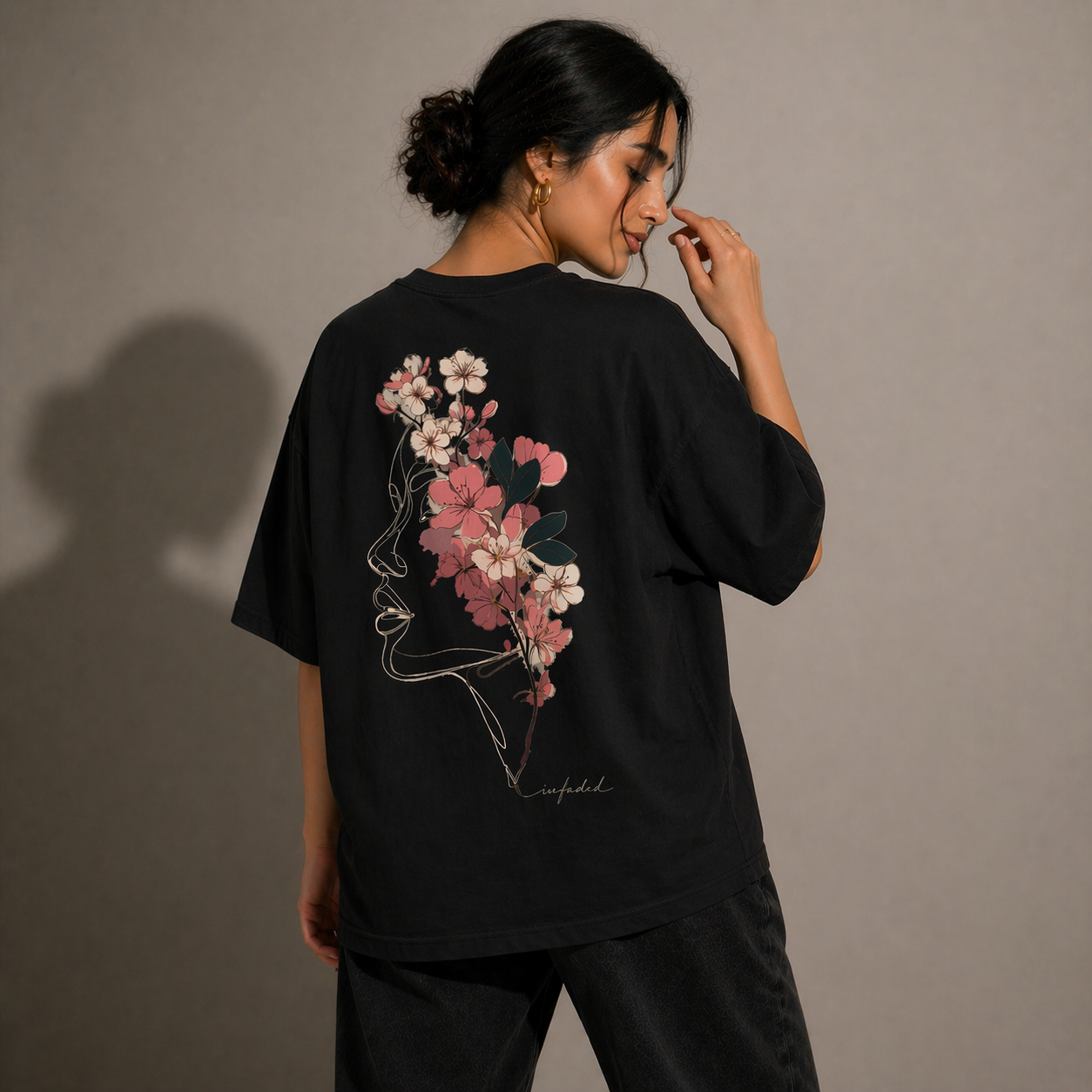 Floral portrait – Women’s Oversized T-Shirt